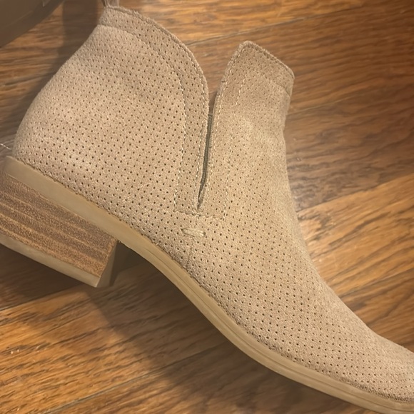 Tan booties - Picture 4 of 8